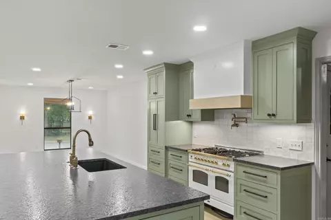 Kitchen - 39 Sandstone Dr, Conway, AR 72034 photo 3 of 3