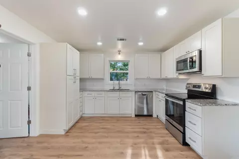 Kitchen - 20 Lindsey Loop, Greenbrier, AR 72058 photo 1 of 4