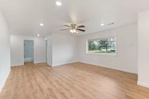 Living - 20 Lindsey Loop, Greenbrier, AR 72058 photo 1 of 8