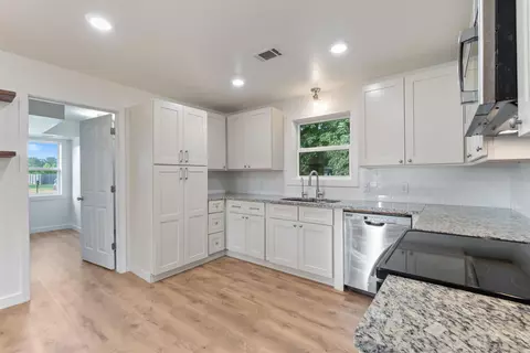 Kitchen - 20 Lindsey Loop, Greenbrier, AR 72058 photo 3 of 4