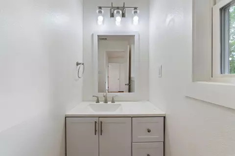 Bath - 20 Lindsey Loop, Greenbrier, AR 72058 photo 2 of 4