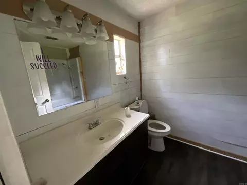 Bath - 308 E Douglas, Jefferson, TX 75657 photo 2 of 2