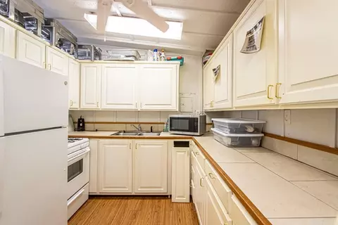 Kitchen - 15522 Vimy Ridge Rd, Alexander, AR 72002 photo 5 of 6