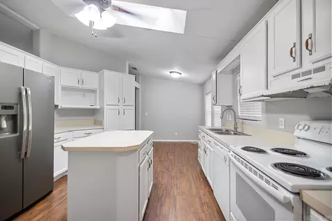 Kitchen - 15522 Vimy Ridge Rd, Alexander, AR 72002 photo 3 of 6