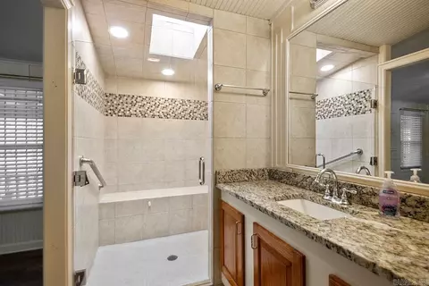 Bath - 15522 Vimy Ridge Rd, Alexander, AR 72002 photo 2 of 6