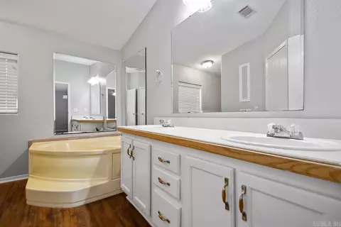 Bath - 15522 Vimy Ridge Rd, Alexander, AR 72002 photo 3 of 6