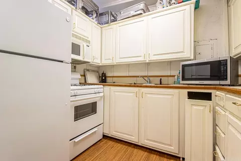 Kitchen - 15522 Vimy Ridge Rd, Alexander, AR 72002 photo 6 of 6