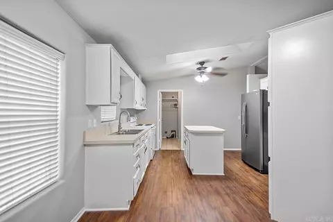 Kitchen - 15522 Vimy Ridge Rd, Alexander, AR 72002 photo 2 of 6