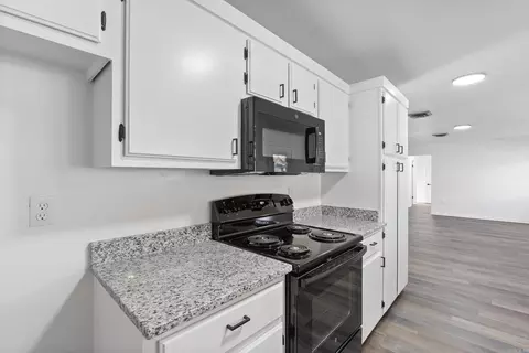 Kitchen - 1145 Salem Rd, Conway, AR 72034 photo 4 of 5