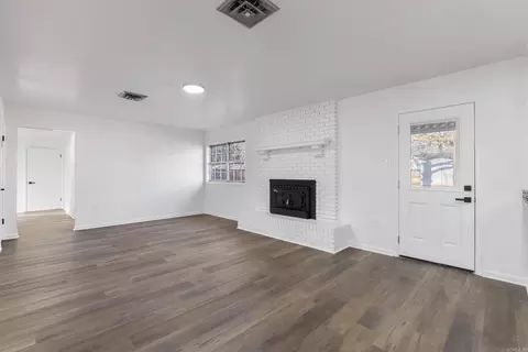 Living - 1145 Salem Rd, Conway, AR 72034 photo 15 of 20