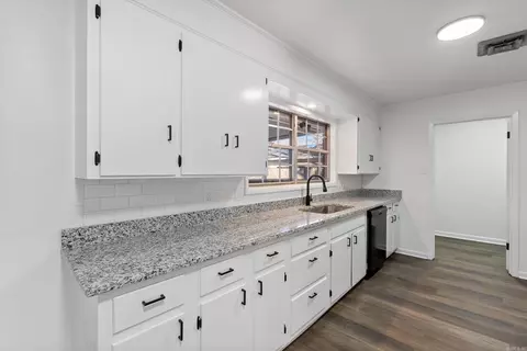 Kitchen - 1145 Salem Rd, Conway, AR 72034 photo 1 of 5