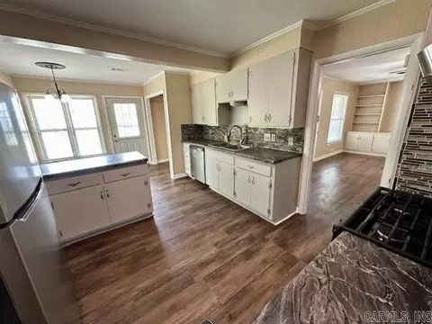 Kitchen - 505 W 33rd Ave, Pine Bluff, AR 71603 photo 2 of 2