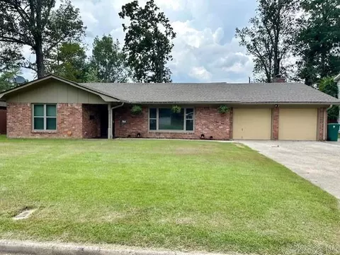 Exterior - 505 W 33rd Ave, Pine Bluff, AR 71603 photo 1 of 6