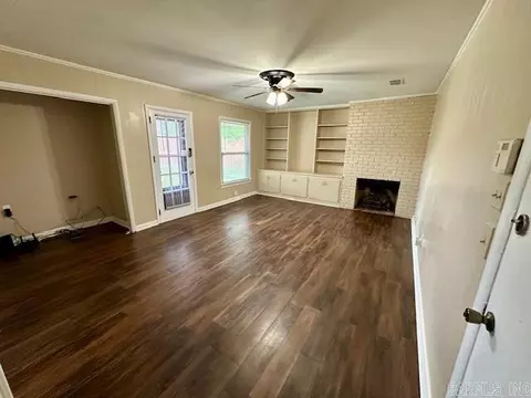 Living - 505 W 33rd Ave, Pine Bluff, AR 71603 photo 2 of 3