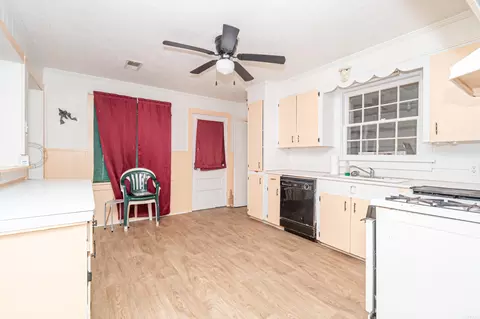 Kitchen - 507 Sturgis St, Warren, AR 71671 photo 2 of 2