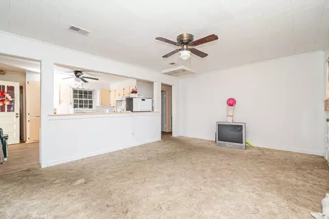 Living - 507 Sturgis St, Warren, AR 71671 photo 2 of 3
