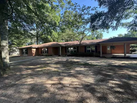 1 Shannon Dr, Mcgehee, AR 71654