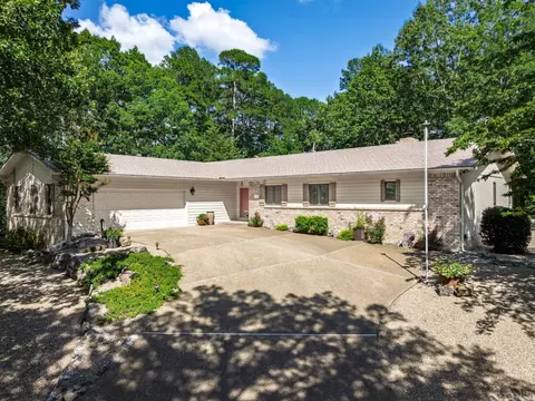 11 Mieres Ln, Hot Springs Village, AR 71909