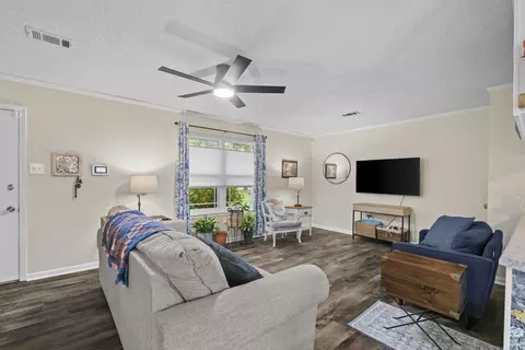Living - 6 Liberty Crk, Conway, AR 72032 photo 3 of 3