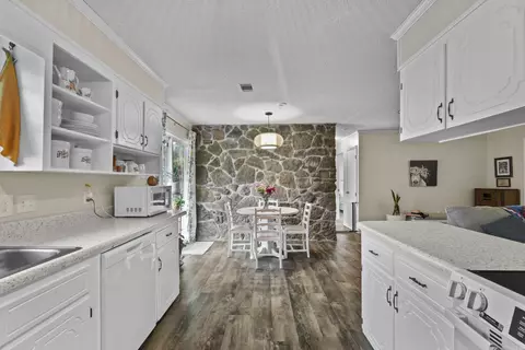 Kitchen - 6 Liberty Crk, Conway, AR 72032 photo 3 of 3