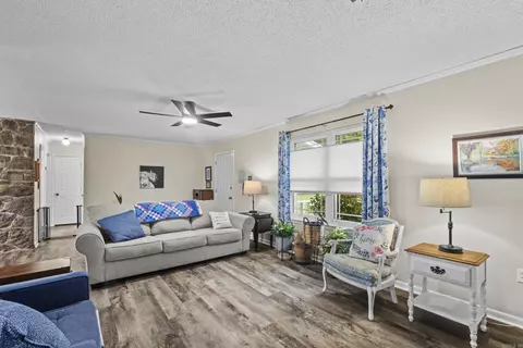Living - 6 Liberty Crk, Conway, AR 72032 photo 2 of 3