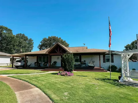 11 Magnolia Dr, Searcy, AR 72143