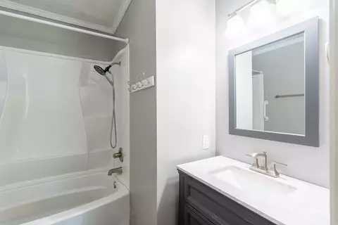 Bath - 103 Chippewa Dr, Searcy, AR 72143 photo 5 of 7