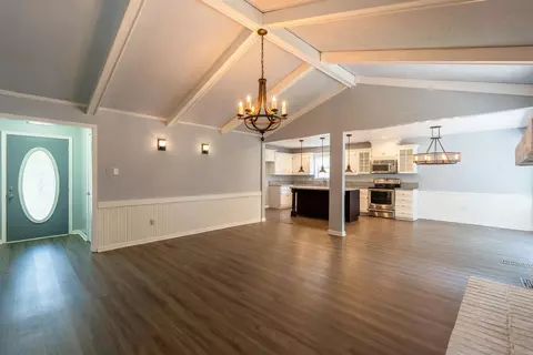 Living - 103 Chippewa Dr, Searcy, AR 72143 photo 8 of 9