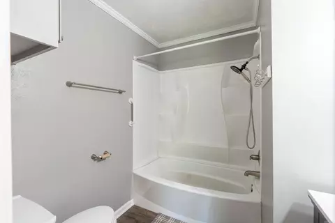 Bath - 103 Chippewa Dr, Searcy, AR 72143 photo 6 of 7