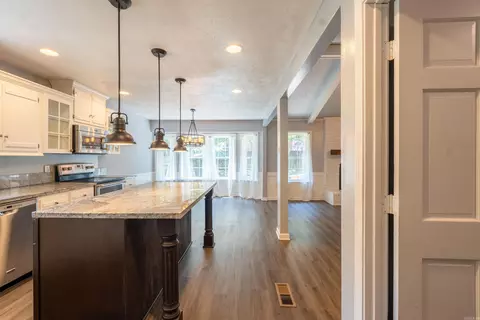 Entry Way - 103 Chippewa Dr, Searcy, AR 72143 photo 1 of 2