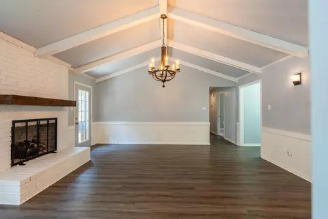 Living - 103 Chippewa Dr, Searcy, AR 72143 photo 4 of 9