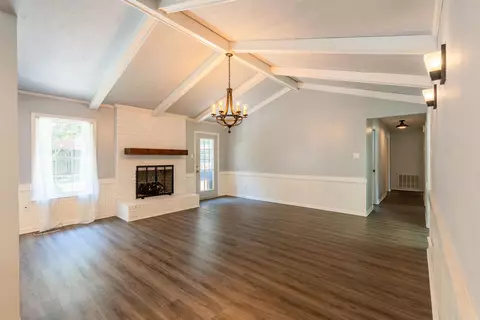 Living - 103 Chippewa Dr, Searcy, AR 72143 photo 5 of 9