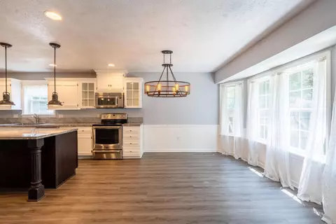 Living - 103 Chippewa Dr, Searcy, AR 72143 photo 2 of 9
