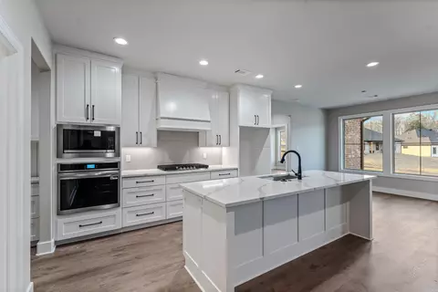 Kitchen - 111 Harmony Vlg, Haskell, AR 72015 photo 2 of 7
