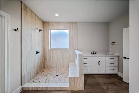 Bath - 111 Harmony Vlg, Haskell, AR 72015 photo 1 of 5