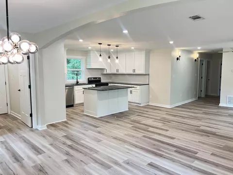 Kitchen - 2913 Edgewood Dr, Pine Bluff, AR 71603 photo 4 of 4
