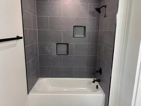 Bath - 2913 Edgewood Dr, Pine Bluff, AR 71603 photo 2 of 5