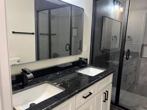 Bath - 2913 Edgewood Dr, Pine Bluff, AR 71603 photo 4 of 5