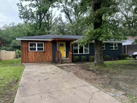 2913 Edgewood Dr, Pine Bluff, AR 71603