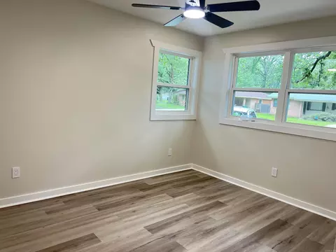 Bedroom - 2913 Edgewood Dr, Pine Bluff, AR 71603 photo 3 of 5