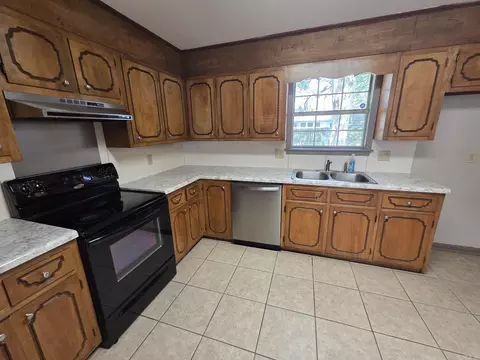 Kitchen - 10 Overlook Dr, Searcy, AR 72143 photo 3 of 6