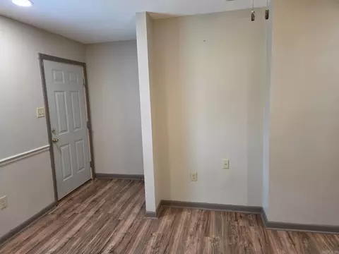 Entry Way - 10 Overlook Dr, Searcy, AR 72143 photo 1 of 2