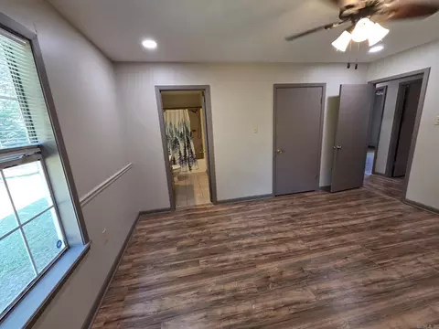 Bedroom - 10 Overlook Dr, Searcy, AR 72143 photo 2 of 8