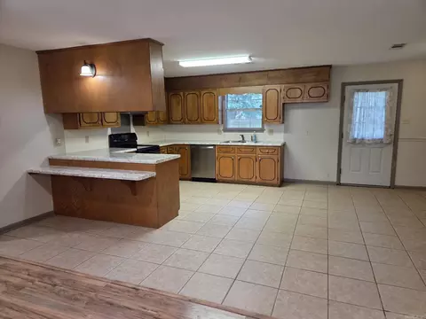 Kitchen - 10 Overlook Dr, Searcy, AR 72143 photo 2 of 6