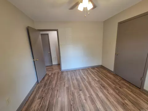 Bedroom - 10 Overlook Dr, Searcy, AR 72143 photo 6 of 8