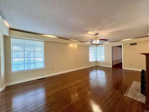 Living - 115 N N Crst, Trumann, AR 72472 photo 4 of 6