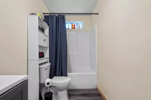 Bath - 117 9th Ave, Mountain Pine, AR 71956 photo 1 of 2