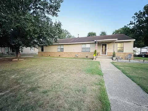 200 E Ingram St, Camden, AR 71701
