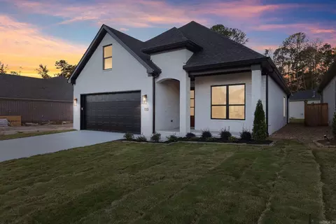 133 Woodlands Park Dr, Little Rock, AR 72211