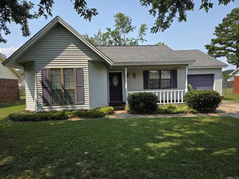 104 Dean St, Searcy, AR 72143